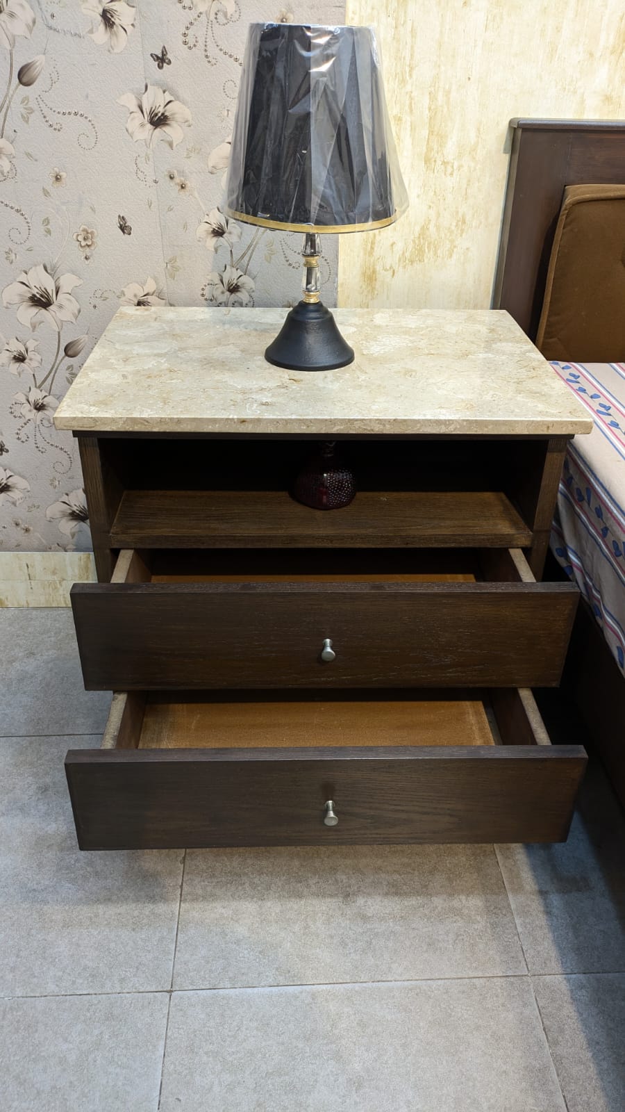 King size bed with 2 side table