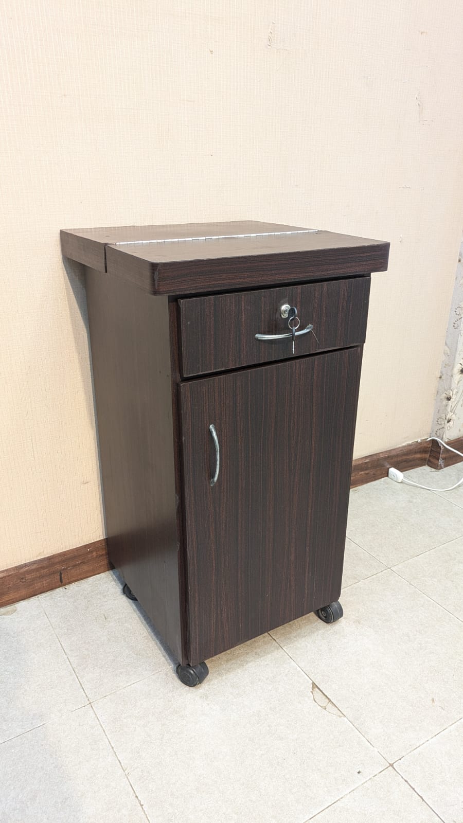 Foldable Iron Stand