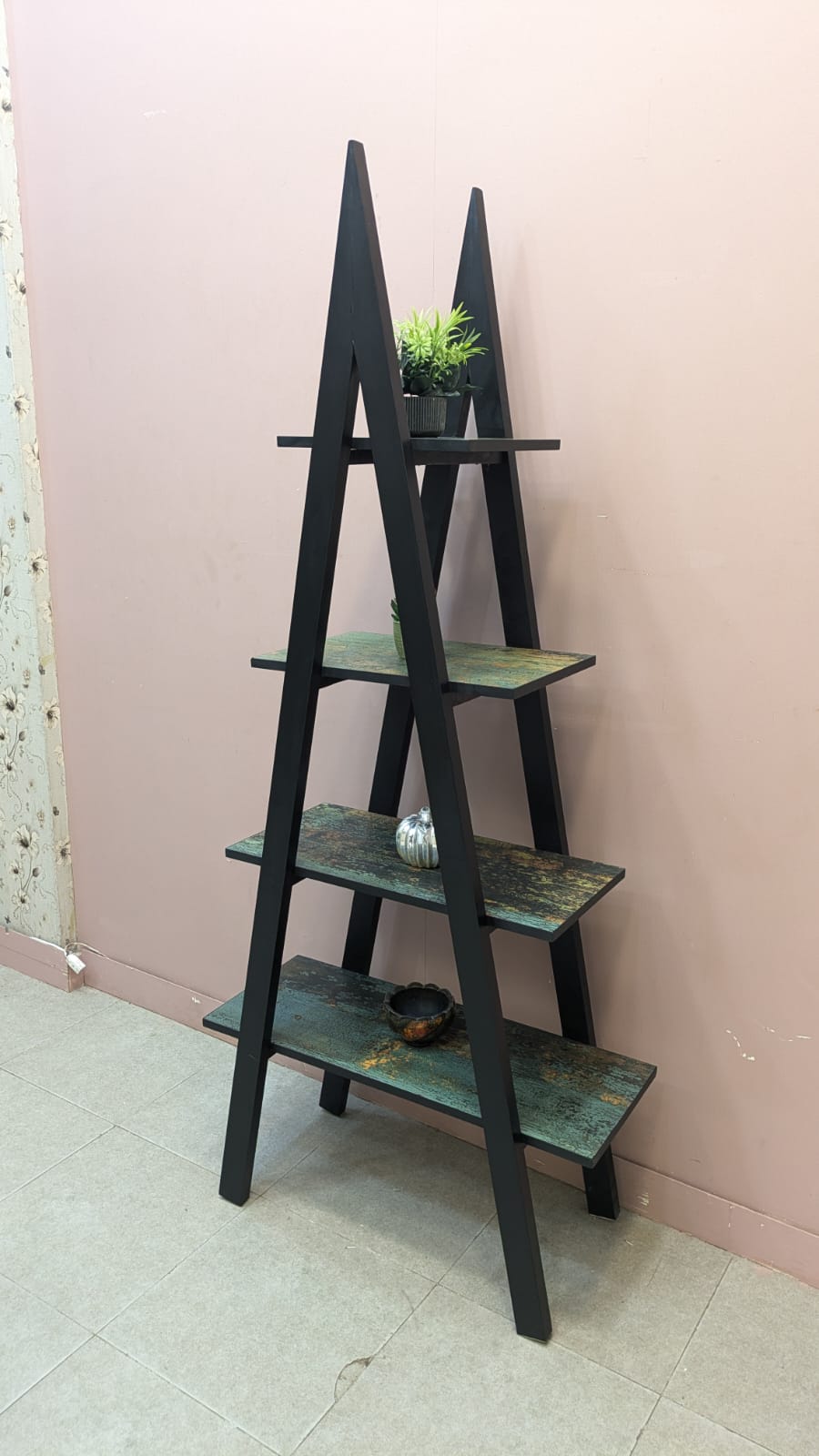BRAND NEW – PREMIUM DISPLAY SHELF