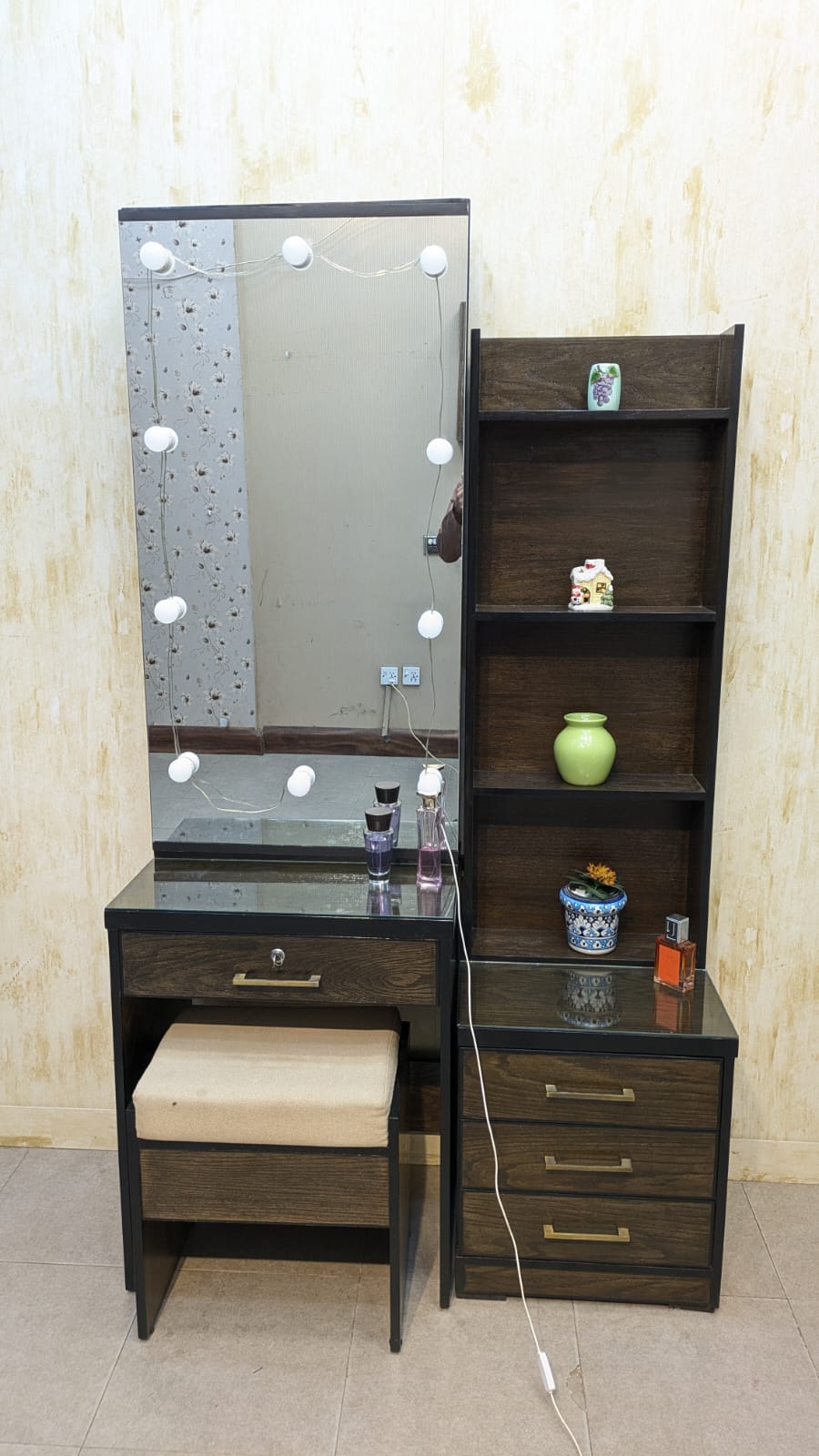 Modern Dressing Table with stool