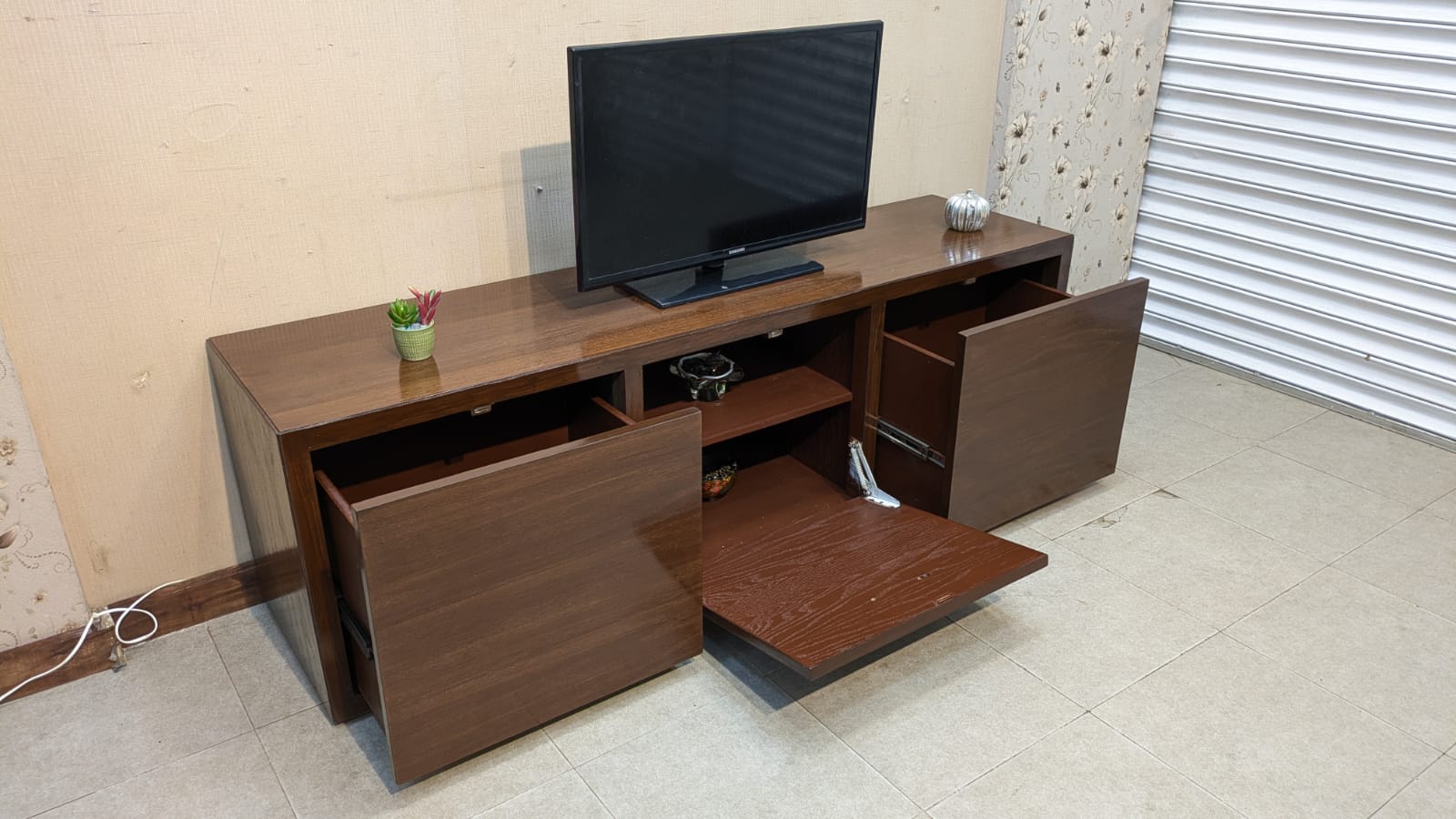 Elegant Design Led Unit