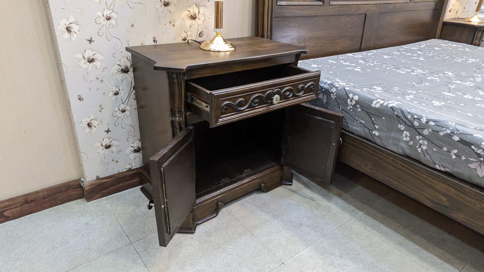 Solid Sheesham Wood King Size Bed With 2 Side Tables and Dressing Table