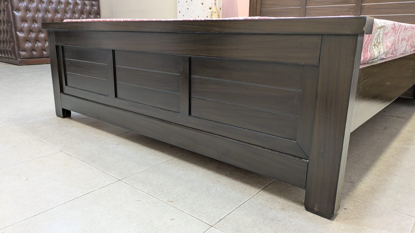 Elegant Queen Size Bed with 2 Side Tables