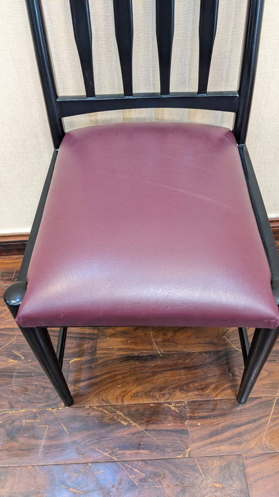 Extendable 6 Seater Dining Table with Extra Chair