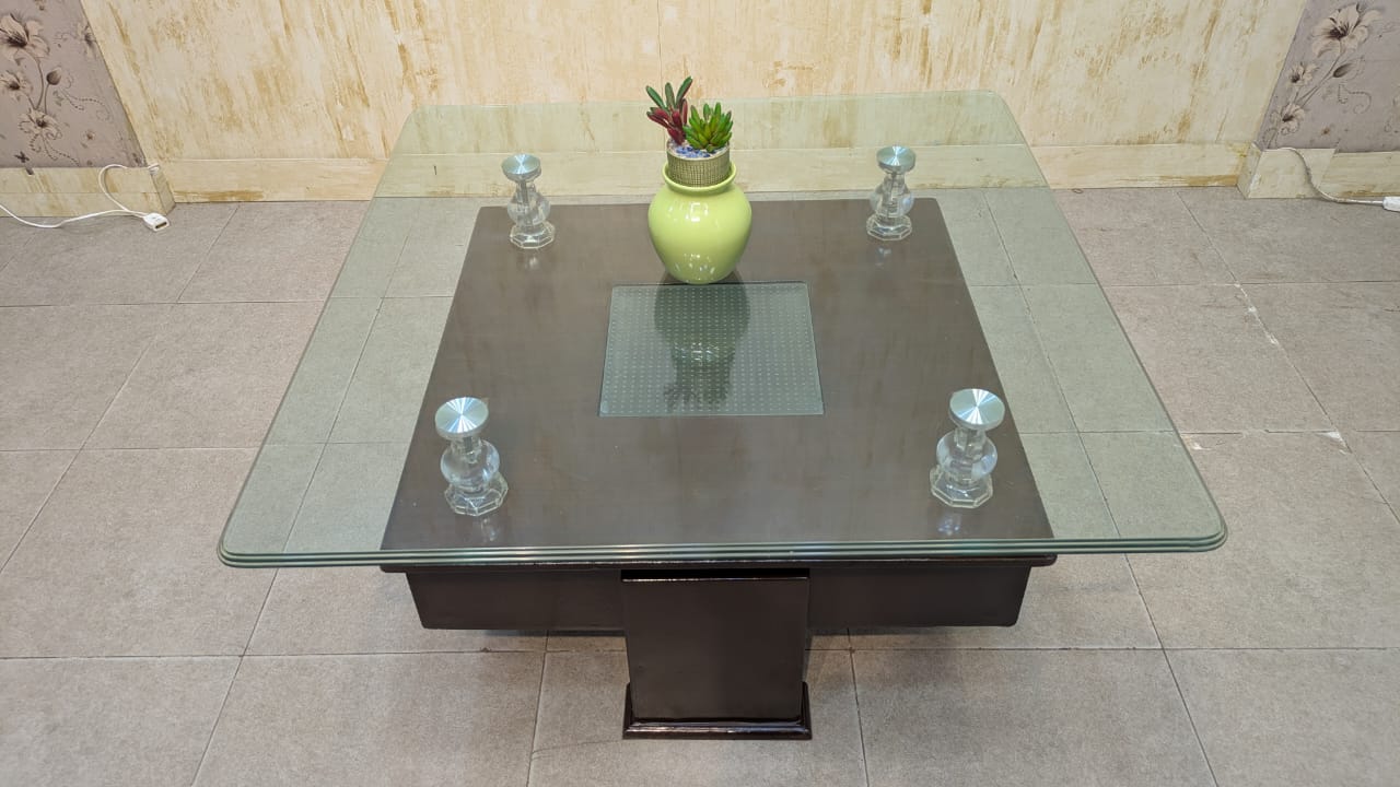 Elegant Design Center Table