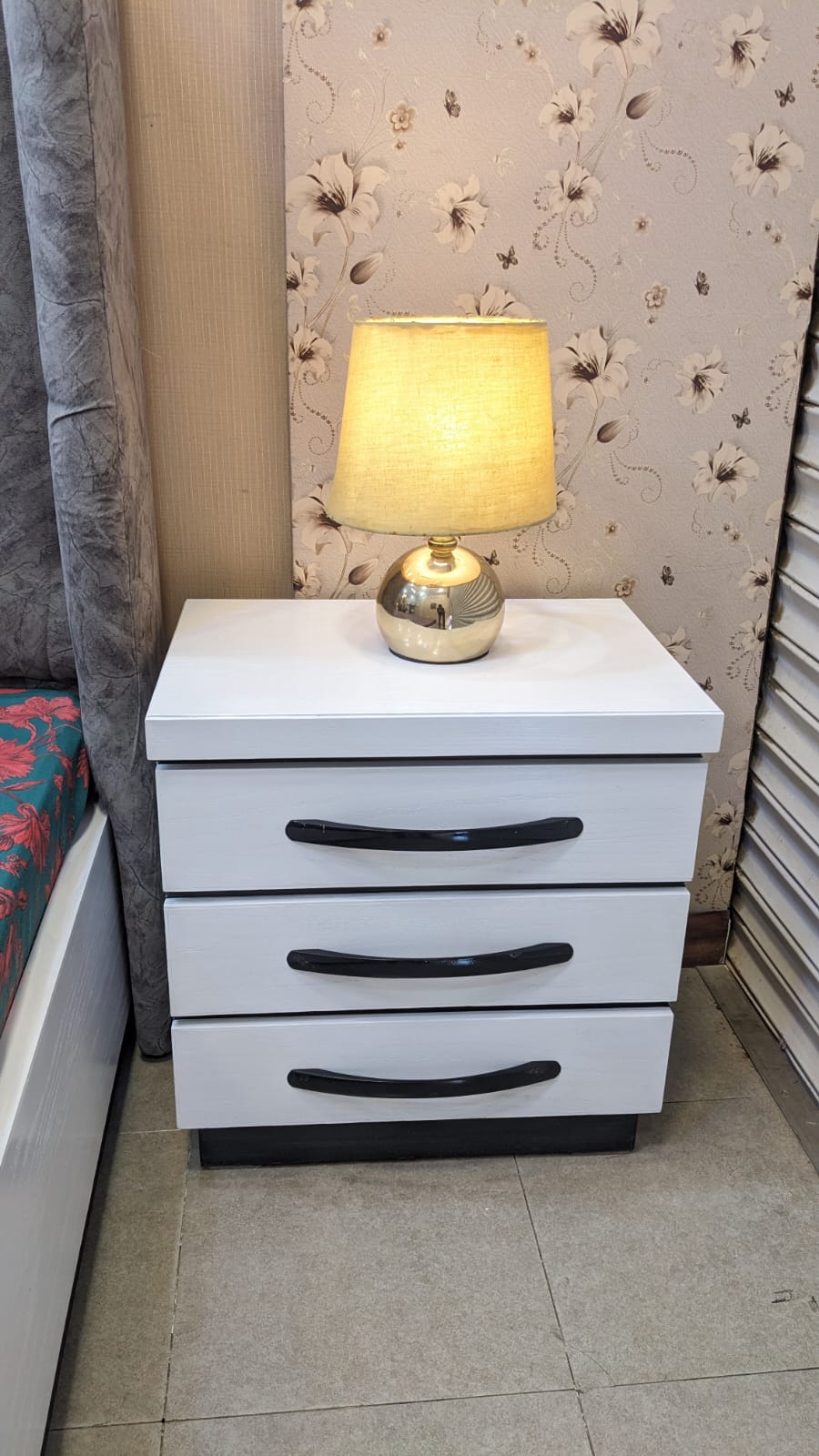 King Size Bed With 2 Side Tables and Dressing