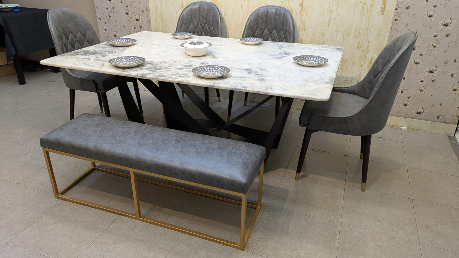 Modern Design 6 Seater Dining Table with Marble Top