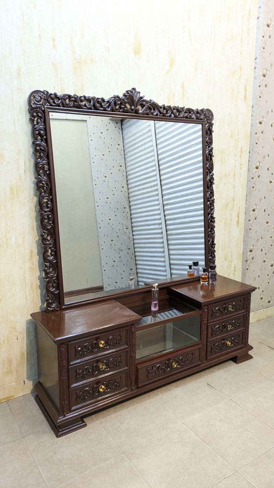 Elegant King Size Bed Set