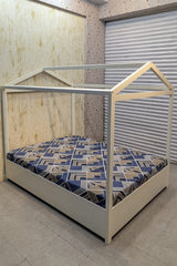 HOUSE-STYLE QUEEN SIZE BED WITH MATTRESS