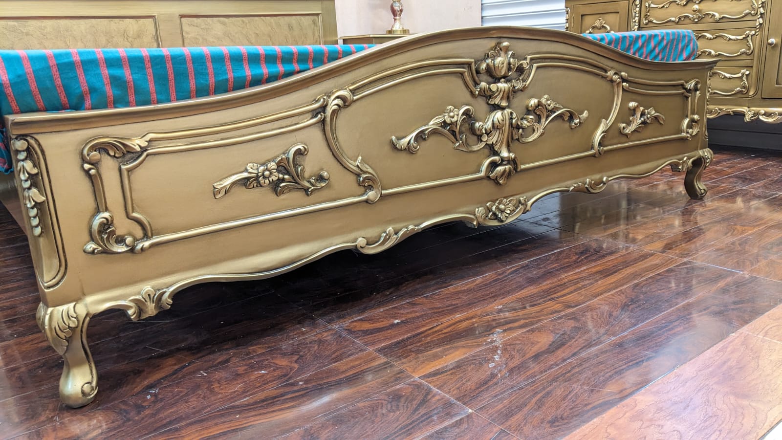 Chinioti Solid Sheesham Wood King Size Bed Set