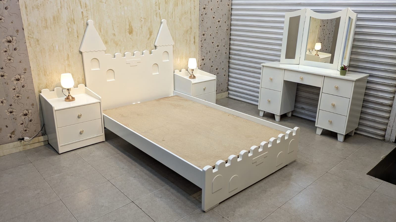 Twin Size Bed With Set