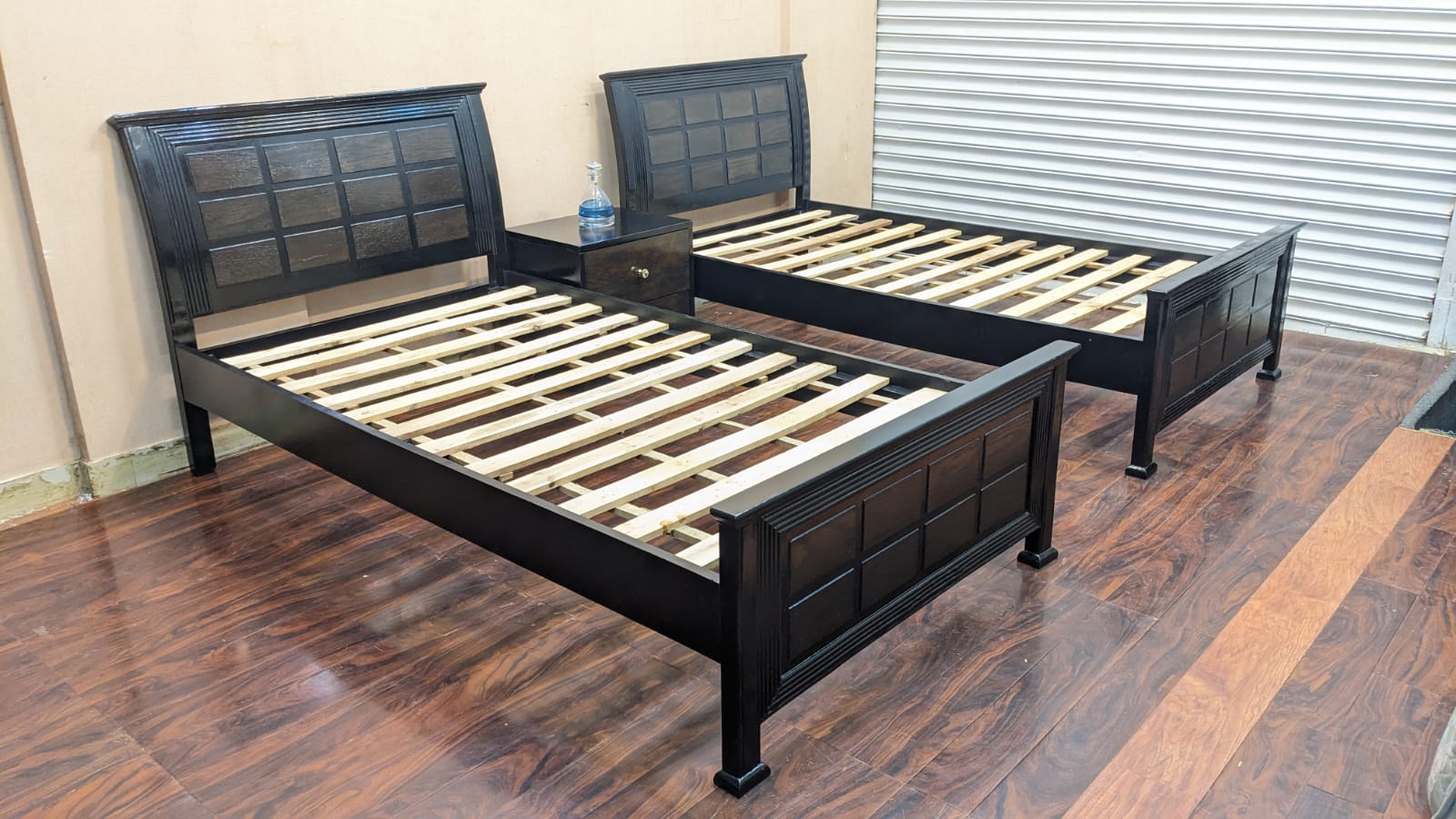 Pair of Single Bed with Shared Side Table