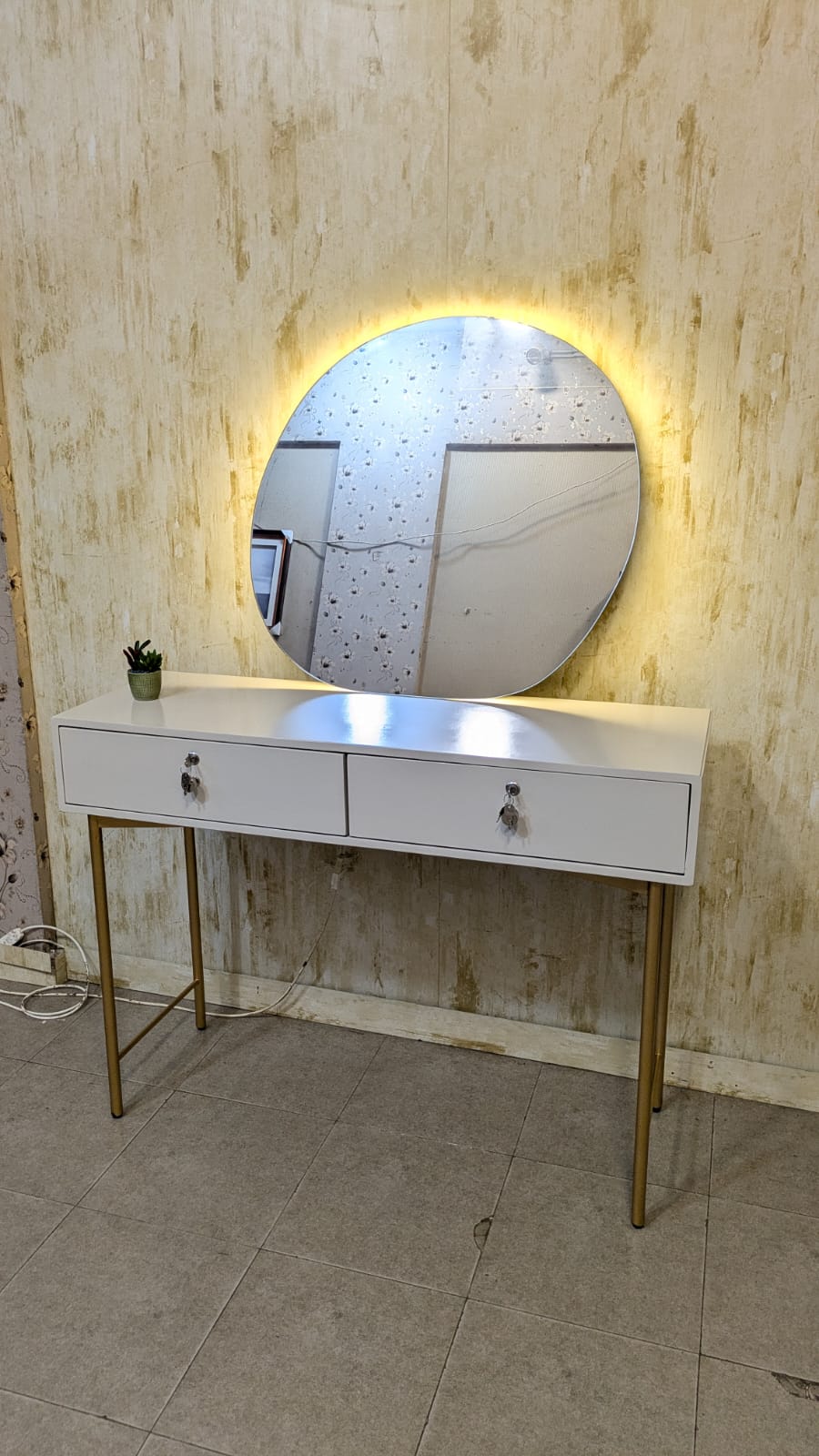 ✨ Elegant Console with Wall-Mounted Mirror ✨