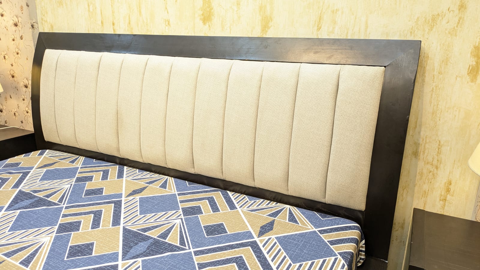 King Size Bed With 2 Side Tables