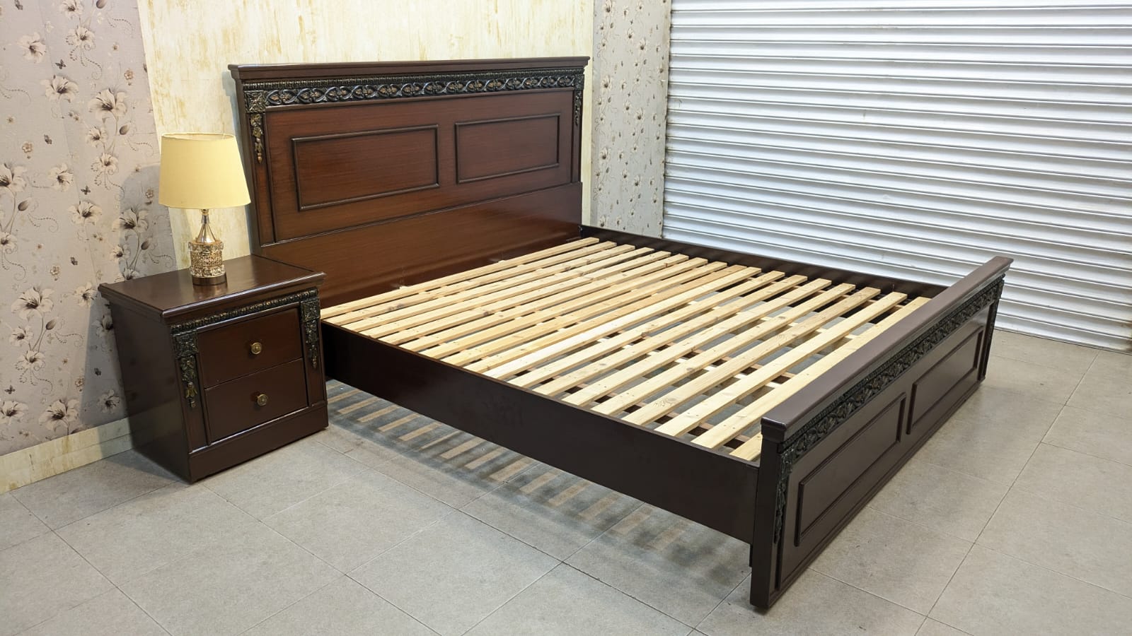Elegant Sheesham Wood king Size Bed with 1 side table