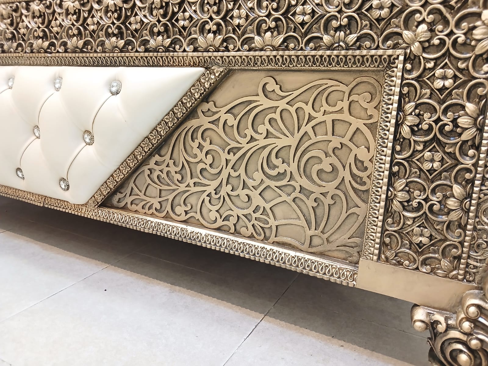 Stylish King Size Bed Set