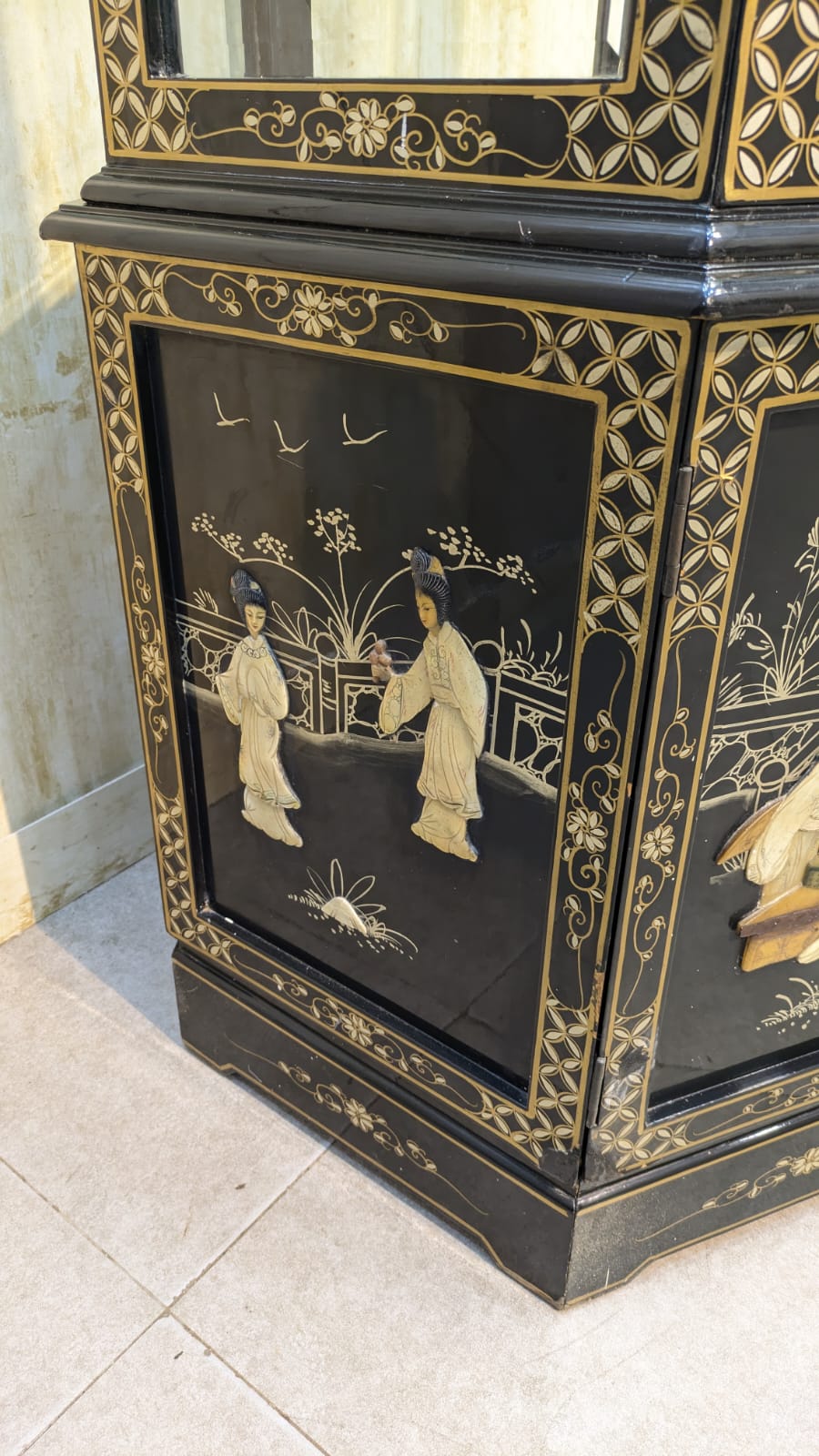 Chinese Black Lacquer Round Hexagon Pagoda Top Mother Of Pearl Showcase Display