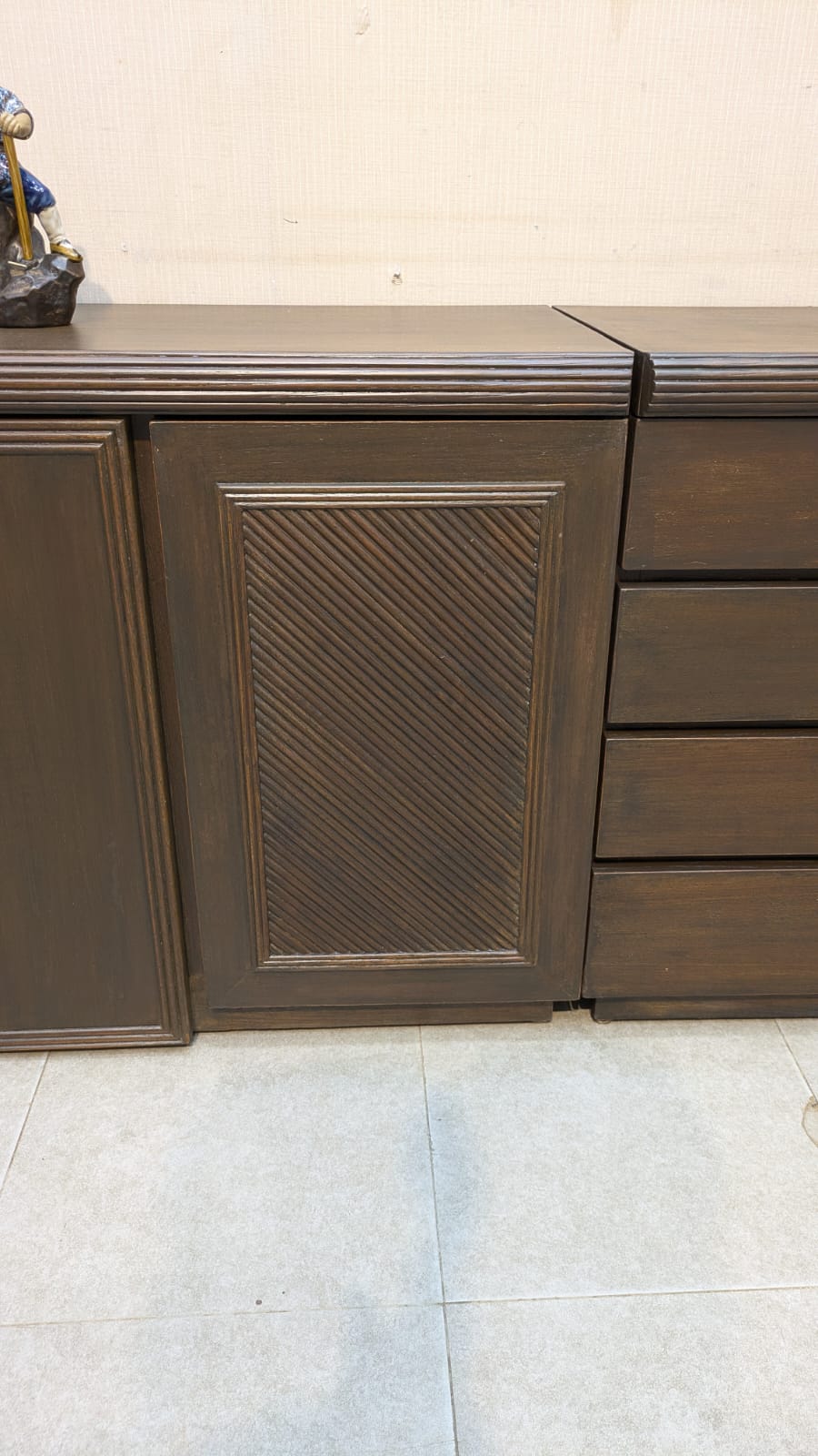 Elegant Design Sideboard