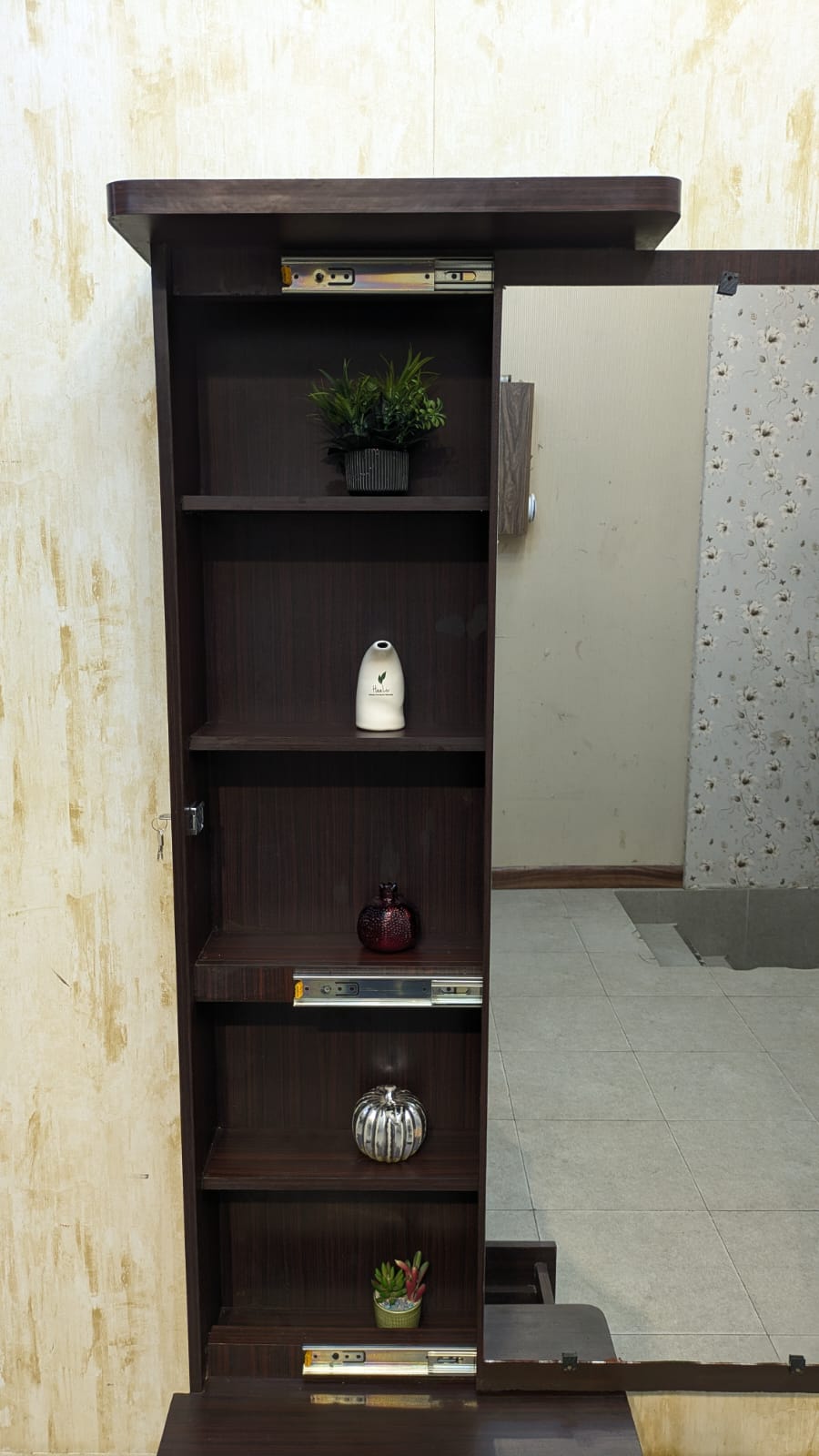 Beautiful Smart Dressing Table