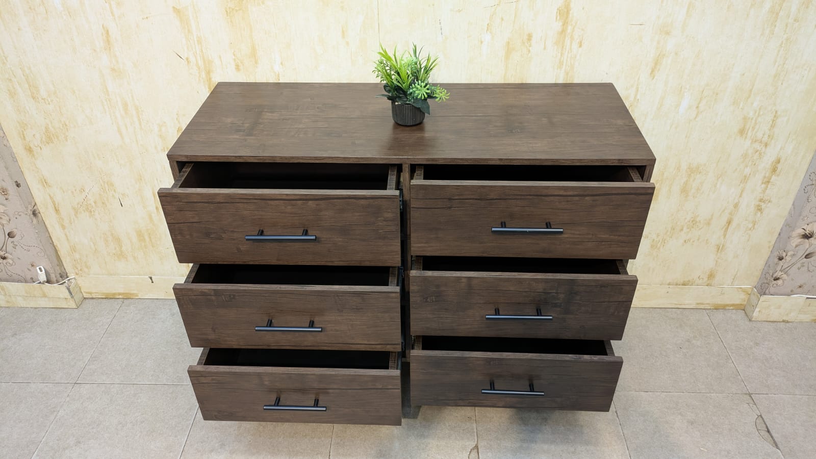 BRAND NEW 6-DRAWER CHEST – MODERN & SPACIOUS