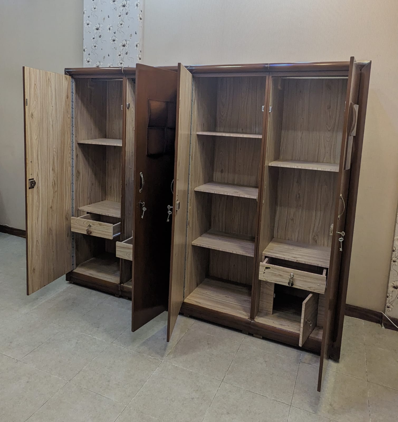 King Size Bedroom Set with Almirah