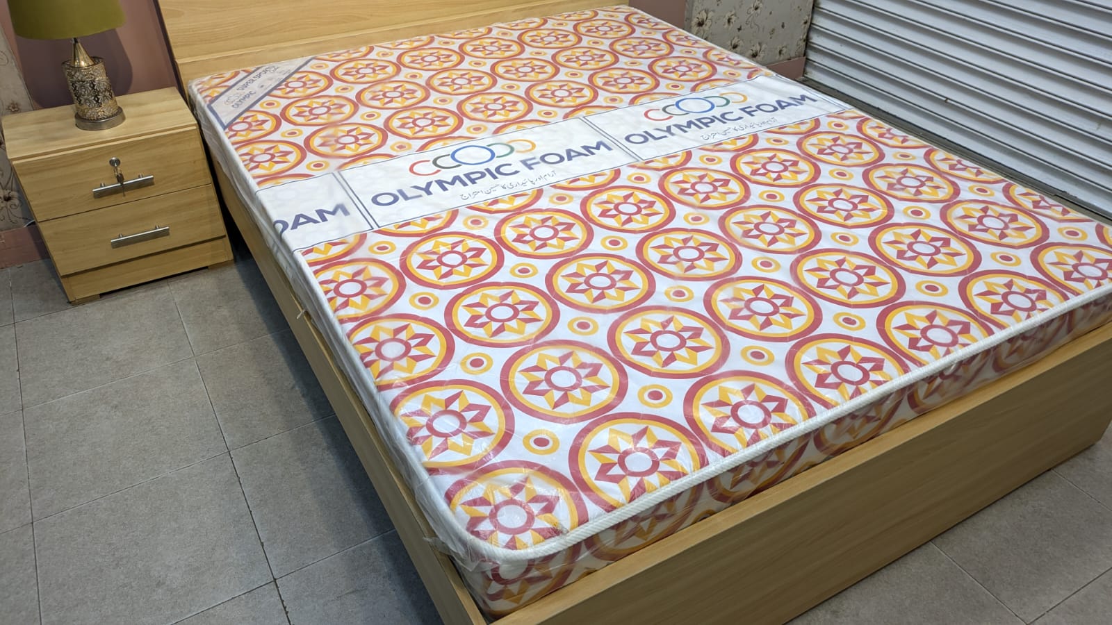 BEAUTIFUL QUEEN SIZE BED – AS GOOD As