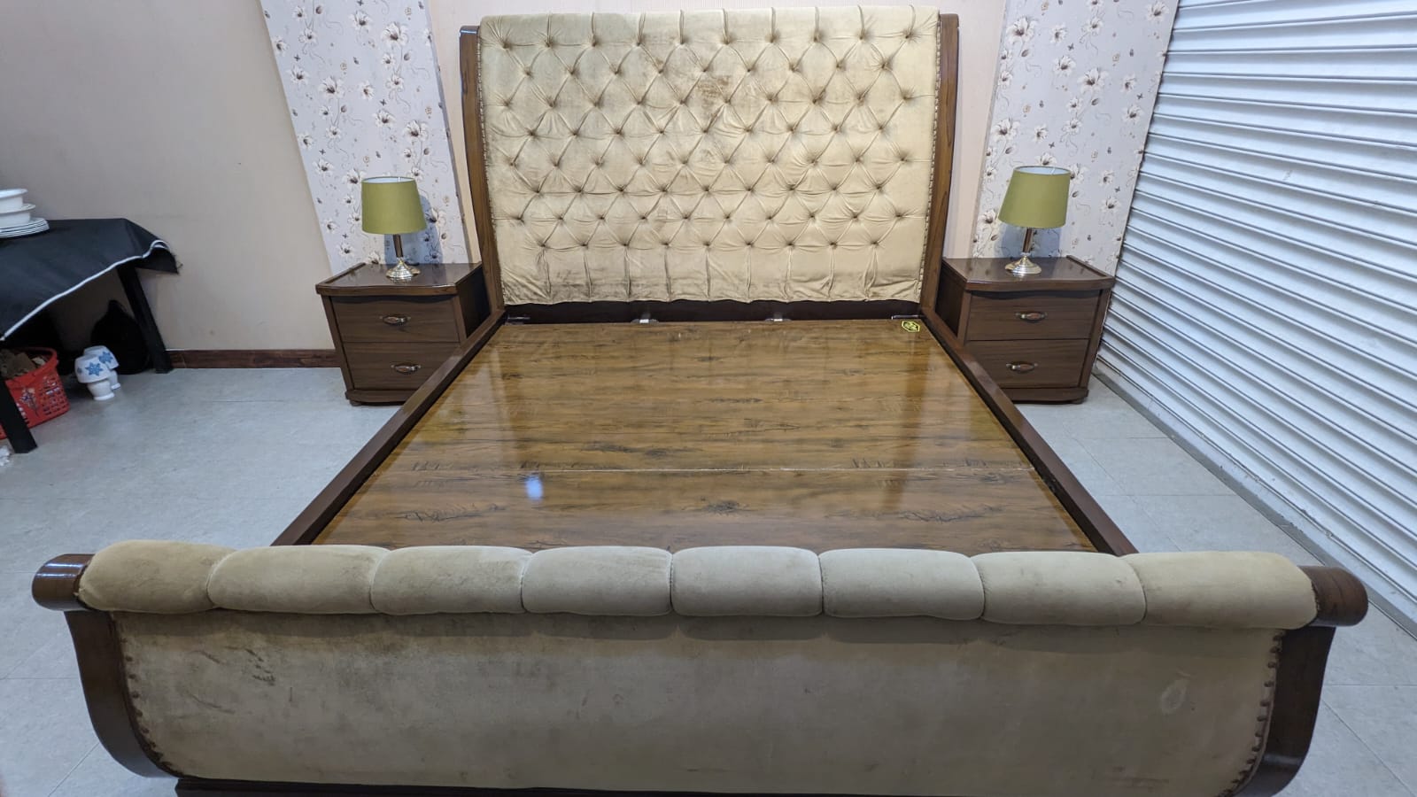 King Size Bed With 2 Side Tables