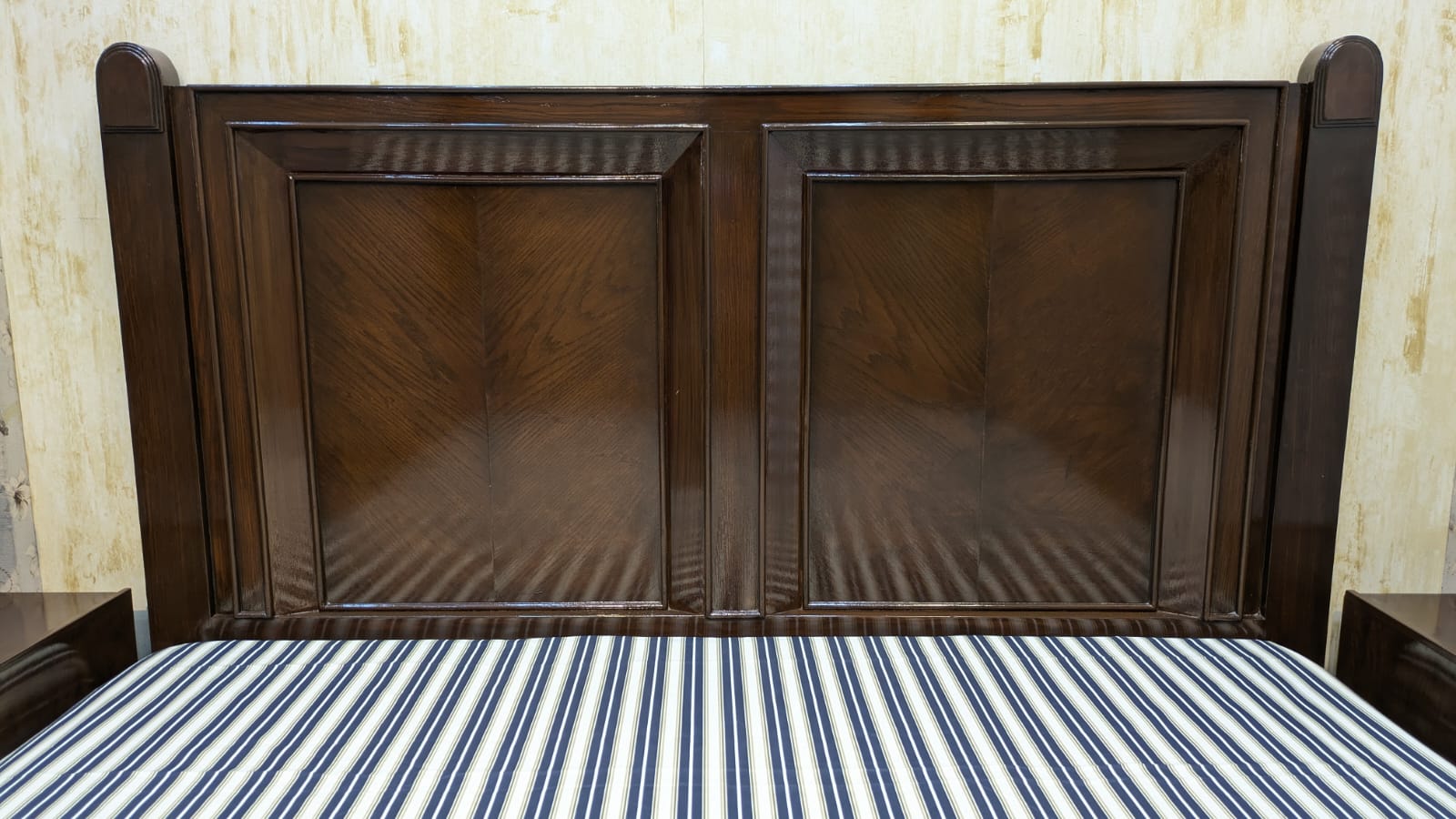 Elegant King Size Bed Set