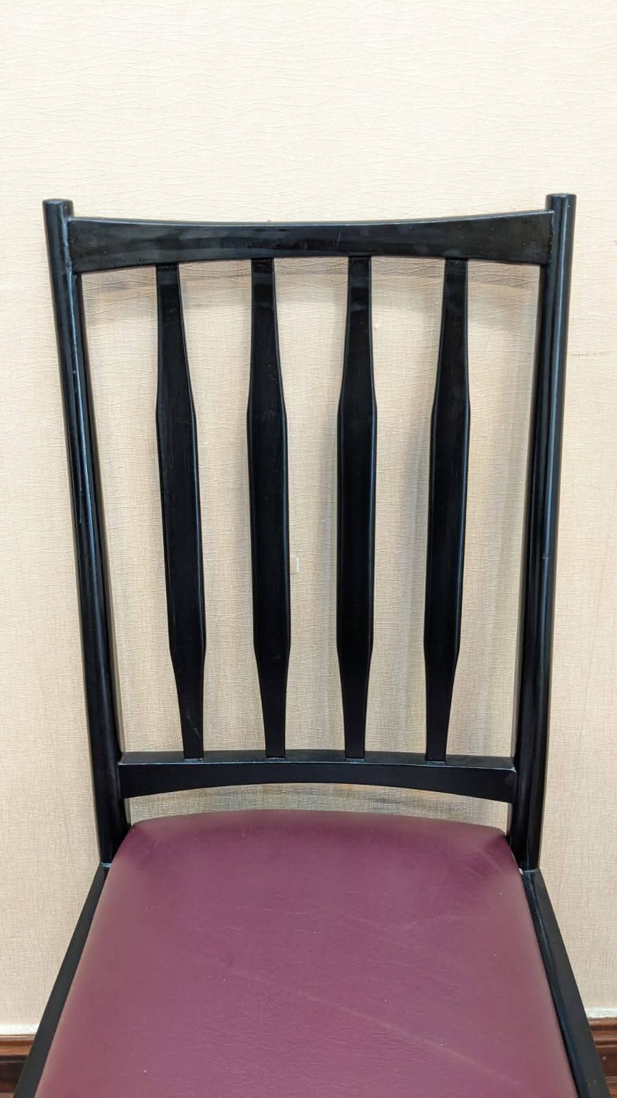 Extendable 6 Seater Dining Table with Extra Chair