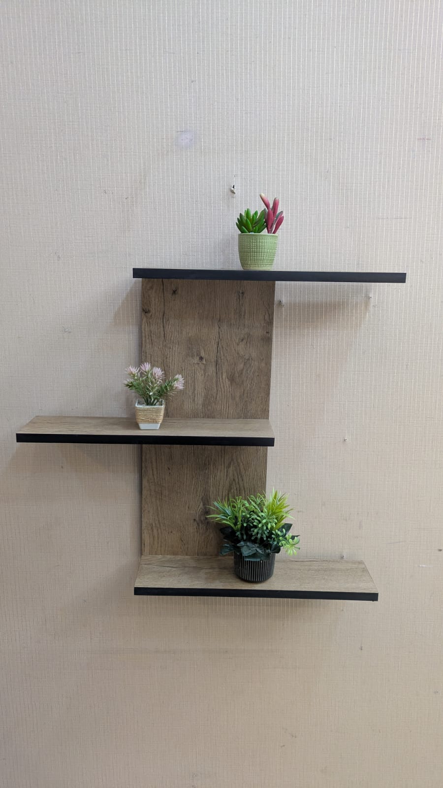 BRAND NEW WALL MOUNTED DISPLAY SHELF