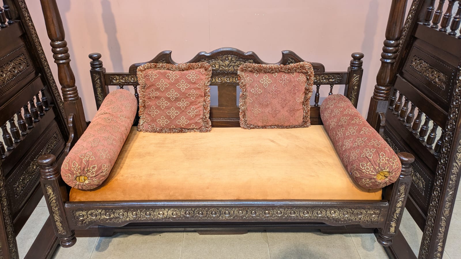 ROYAL ELEGANCE – A TIMELESS CHINIOTI JHOOLA MASTERPIECE