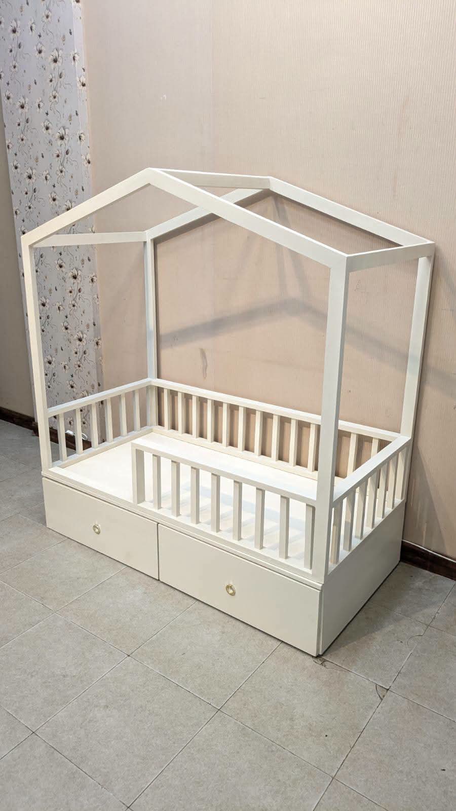 Kid's House Style Bed with Mattress