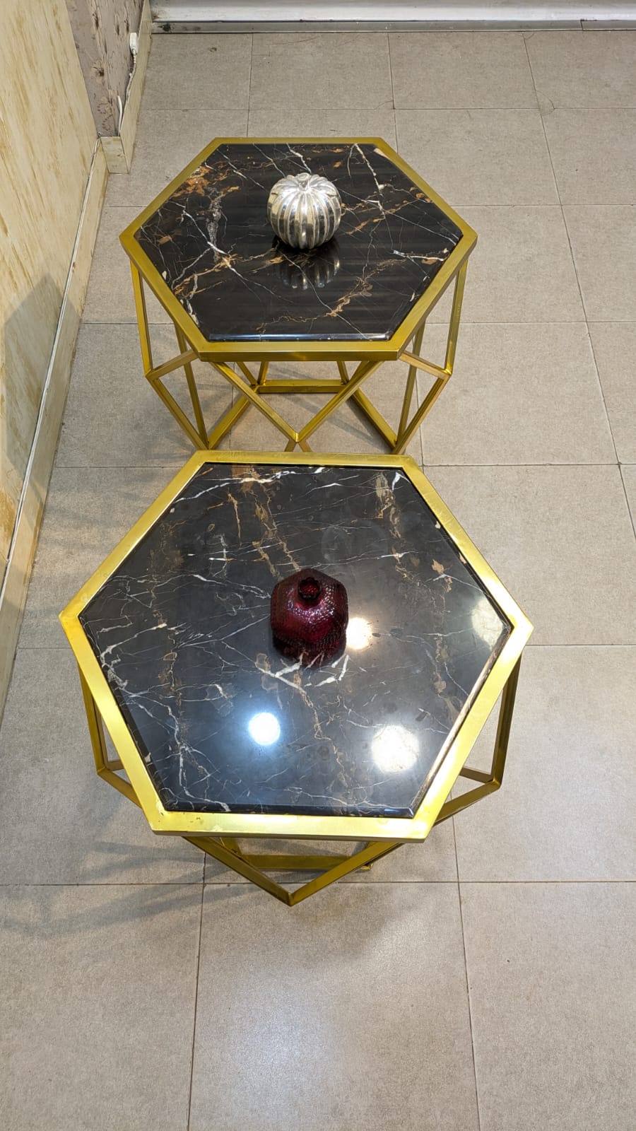 Corner table