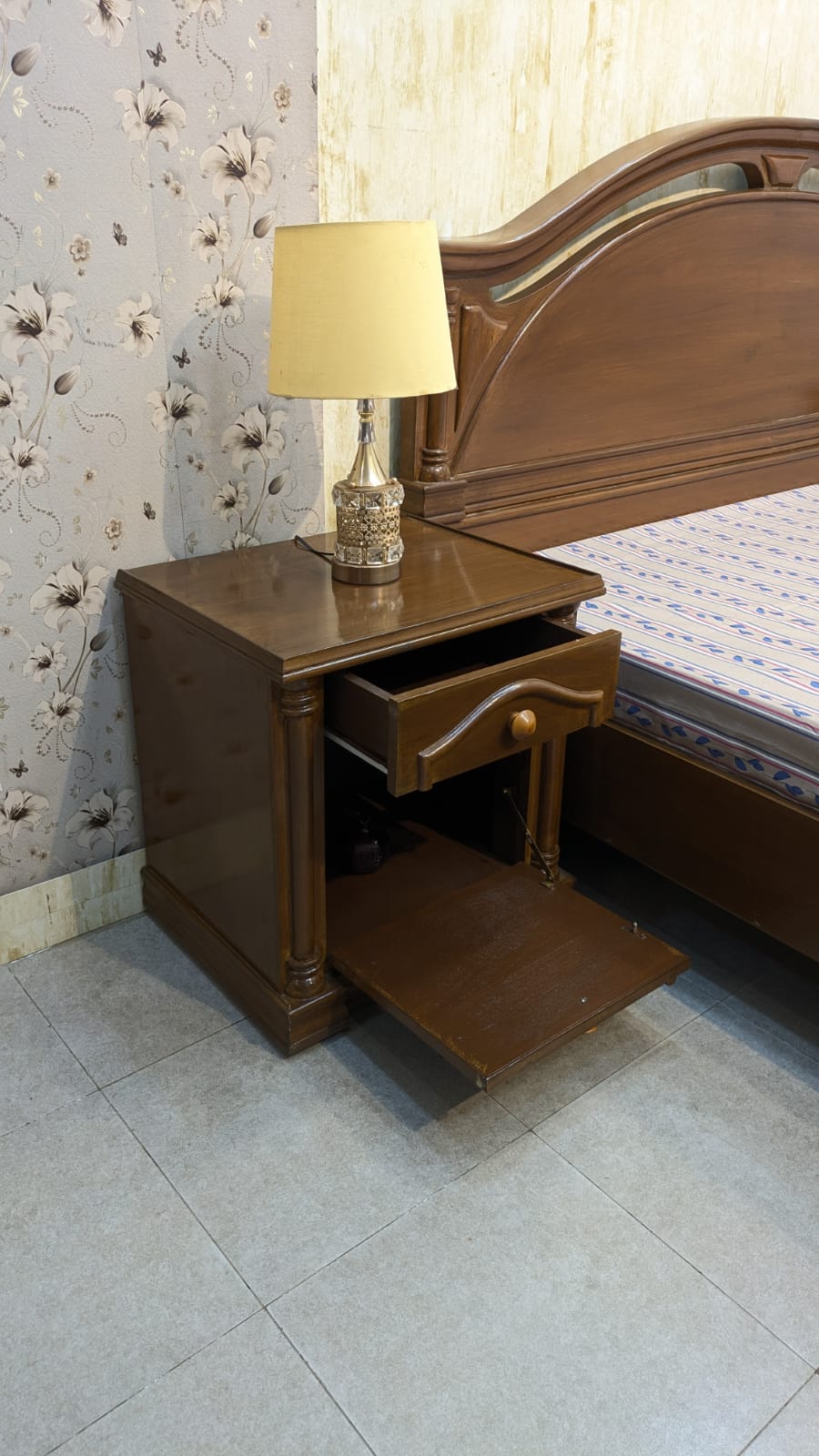 King Size Bed with 2 Side Tables
