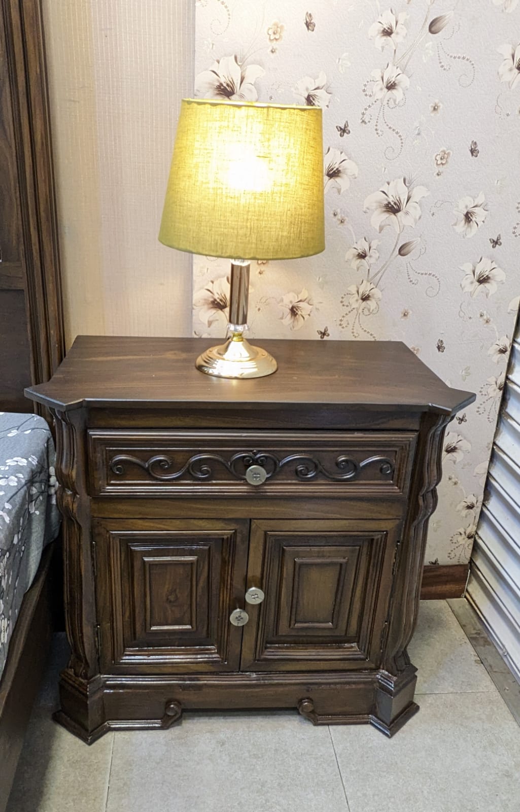 Solid Sheesham Wood King Size Bed With 2 Side Tables and Dressing Table