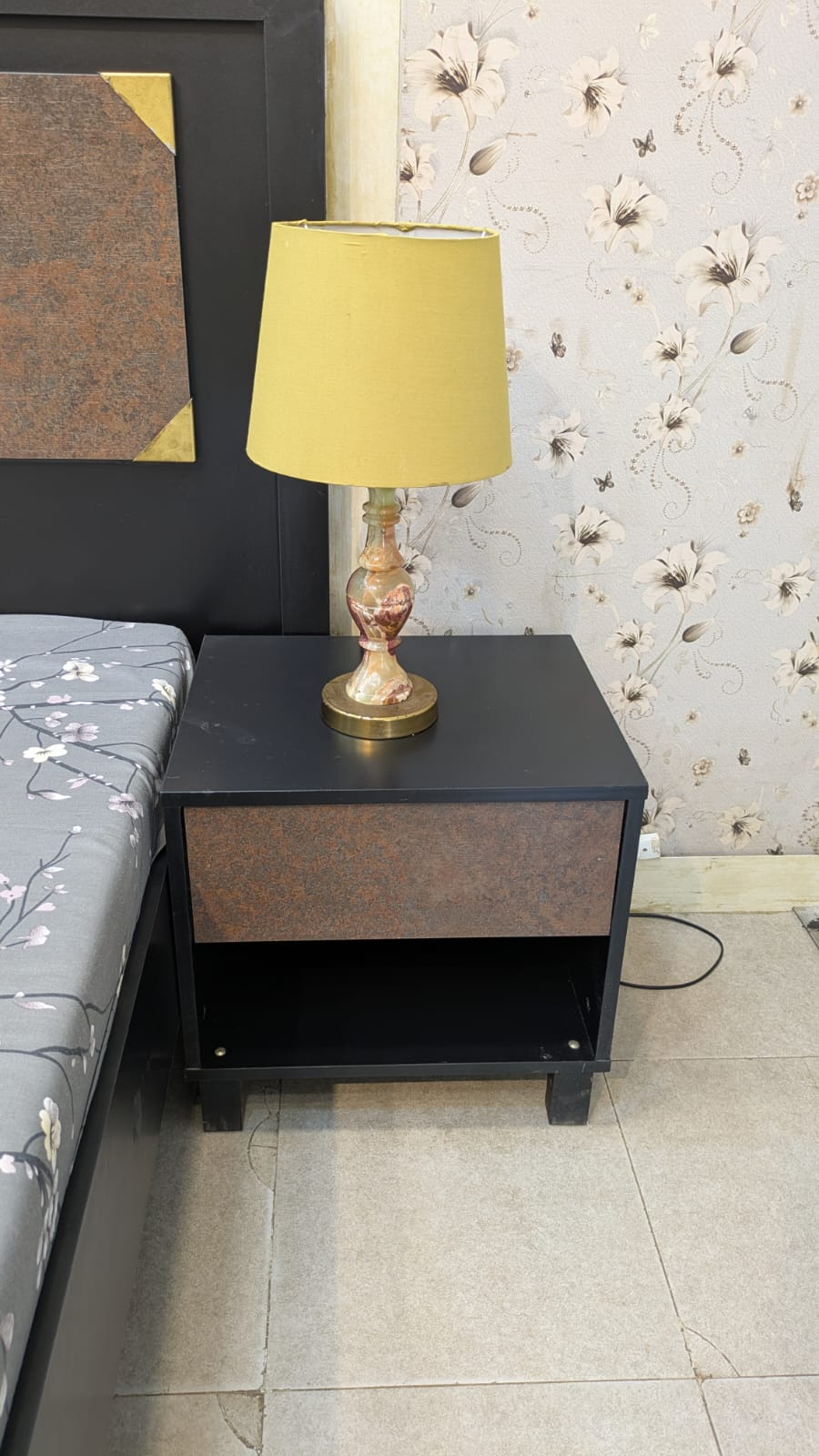 King Size Bed With 2 Side Table