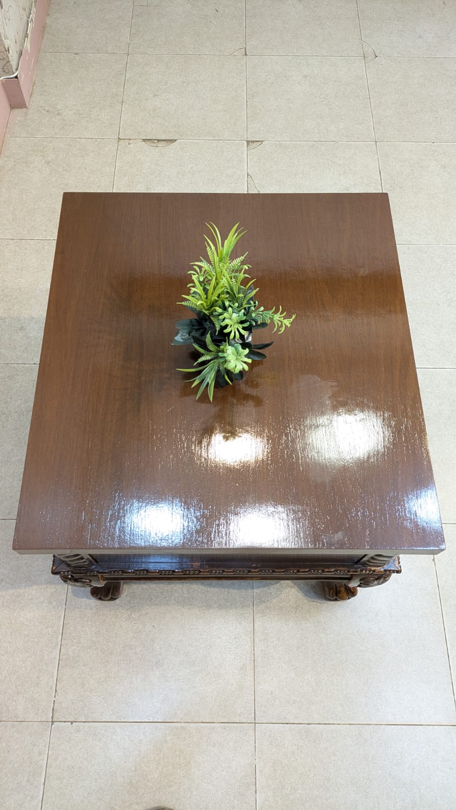 Corner table