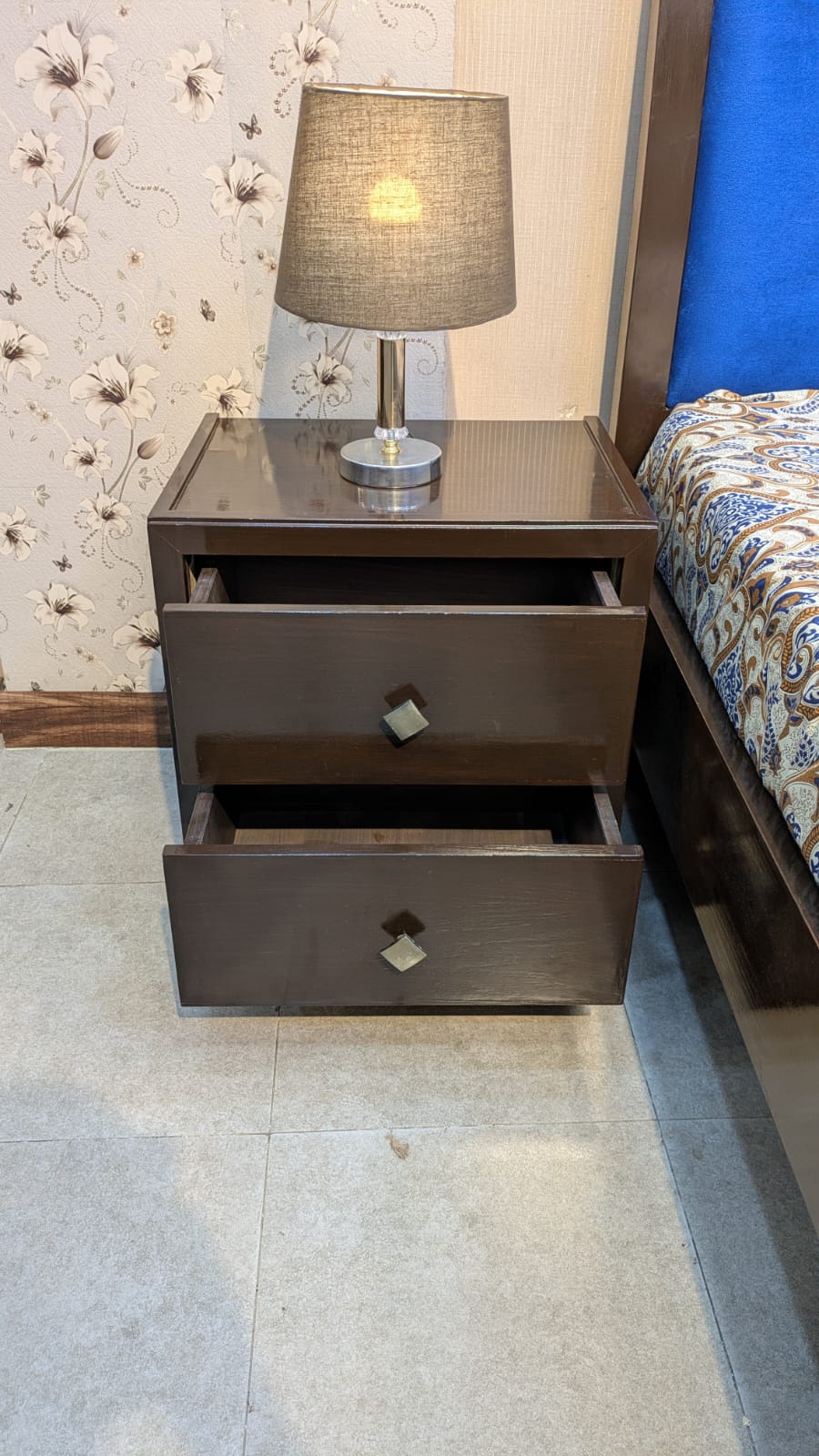 King Size Bed With 2 Side Tables