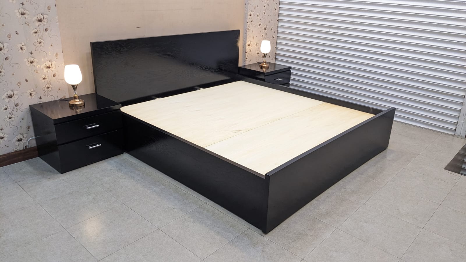 King Size Bed With 2 Side Tables