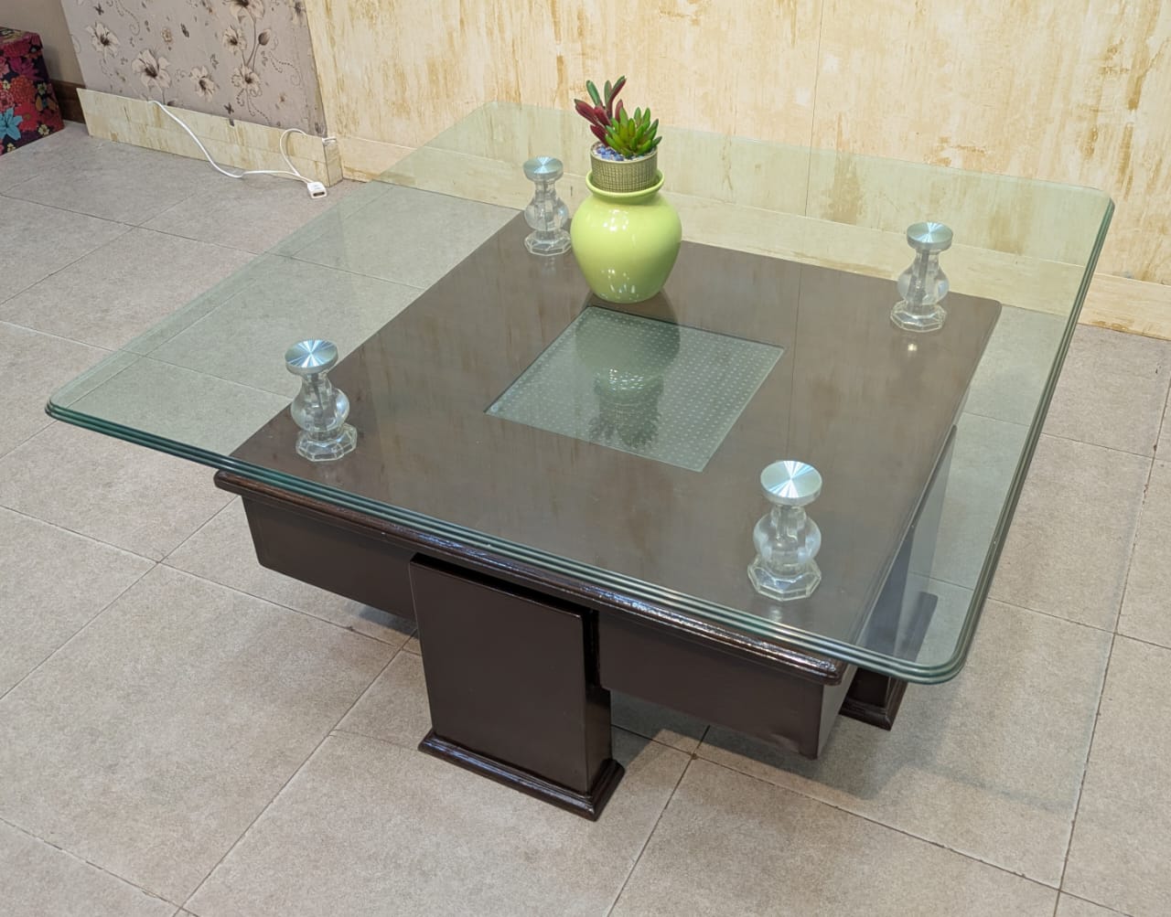 Elegant Design Center Table