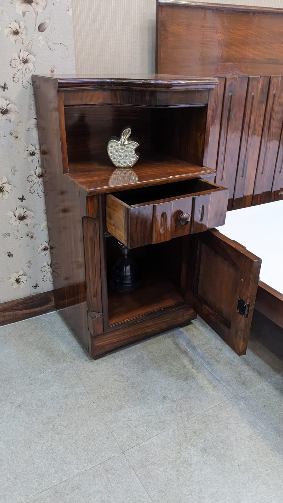 Pure Sheesham Wood King Size Bed with 1 Side Table