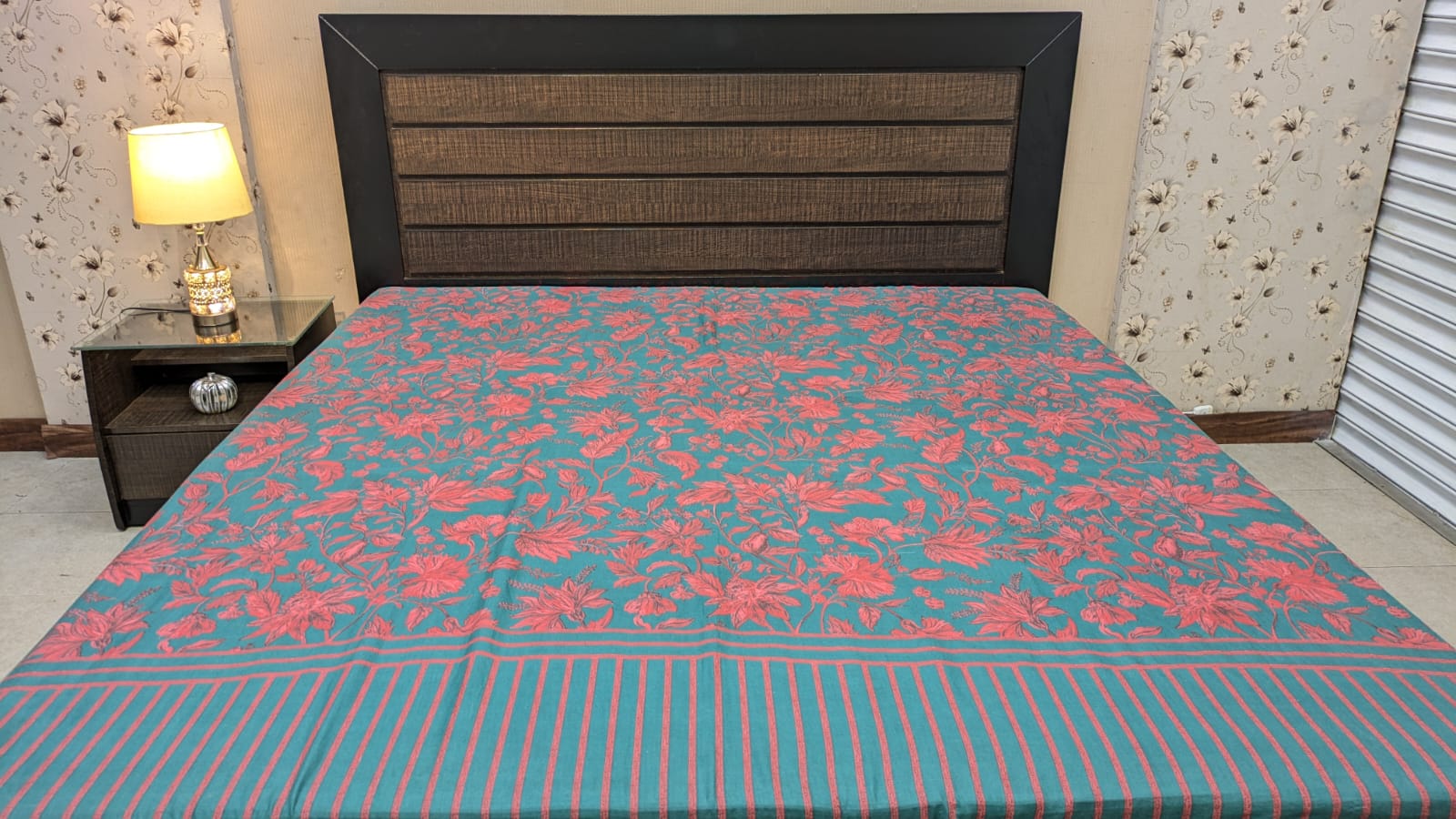 King Size Bed With 1 Side Table