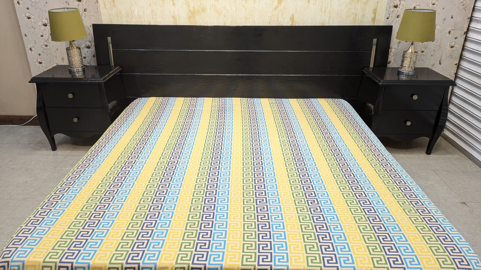 King Size Bed With 2 Side Tables