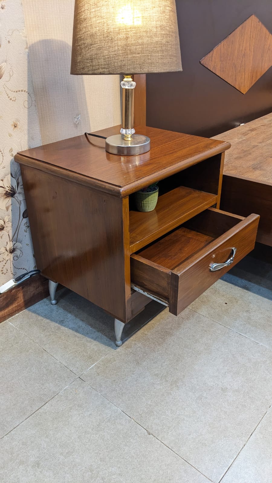 Queen Size Bed With 2 Side Tables