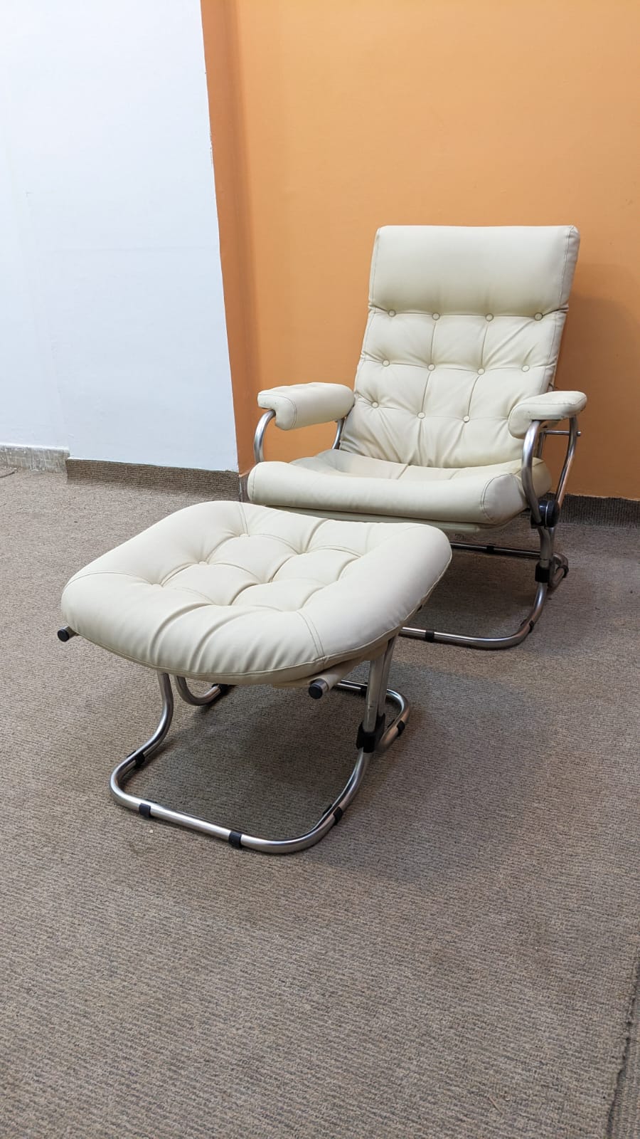 ✨ Imported Vintage ✨ Reclining Chair with Footrest
