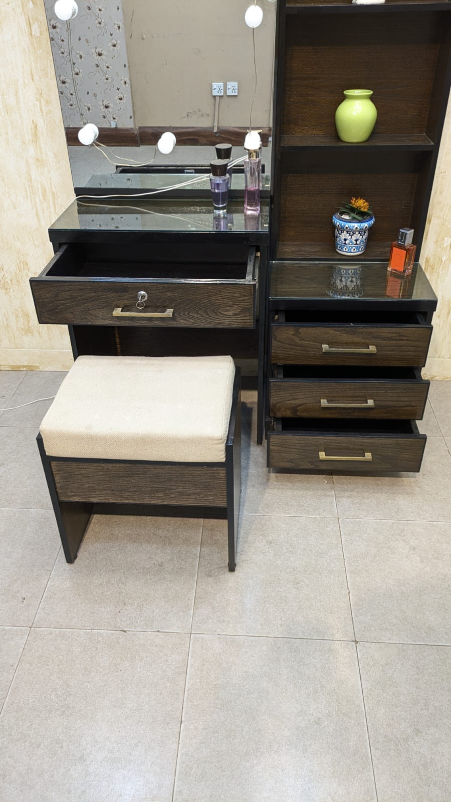 Modern Dressing Table with stool