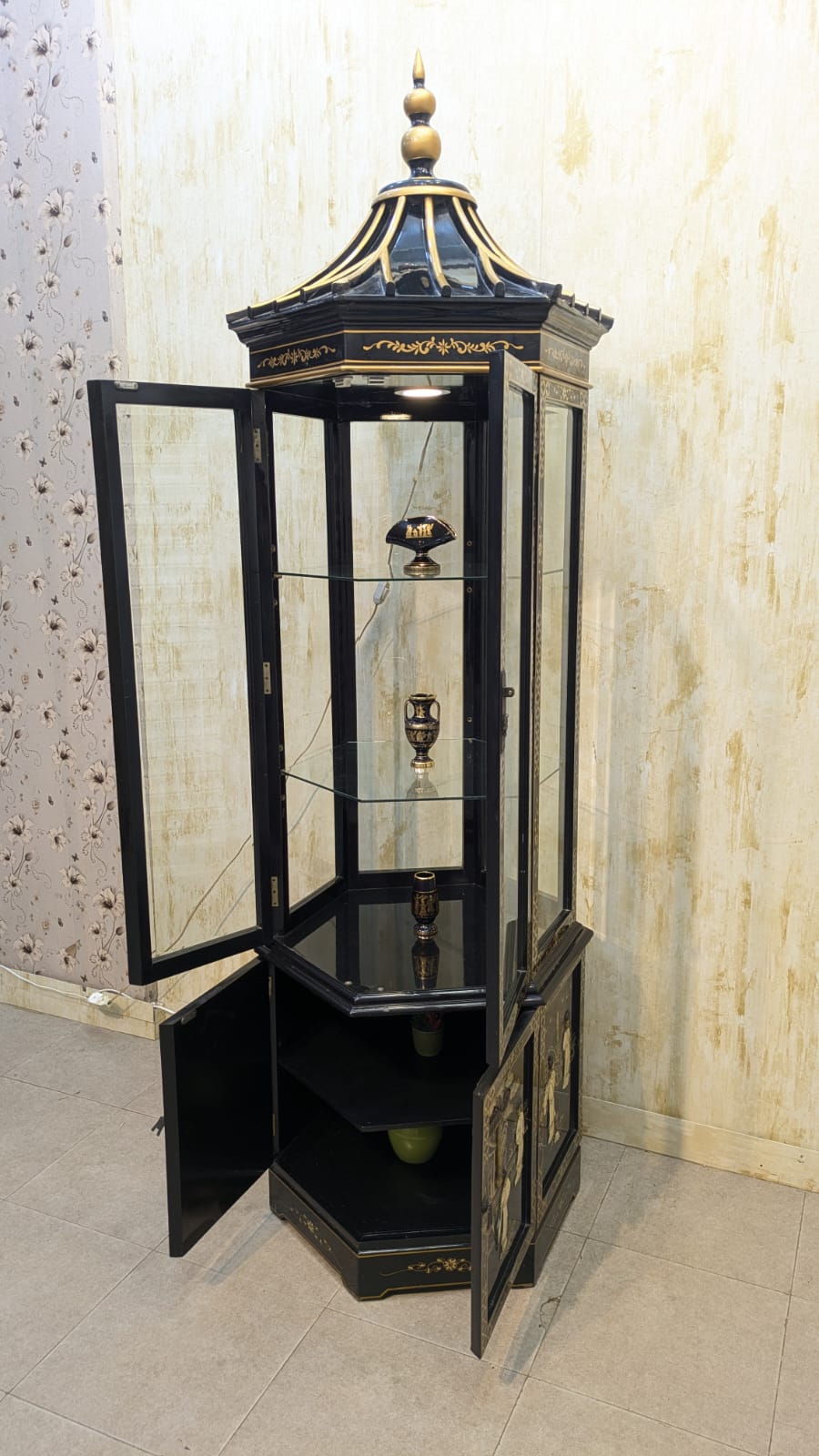 Chinese Black Lacquer Round Hexagon Pagoda Top Mother Of Pearl Showcase Display