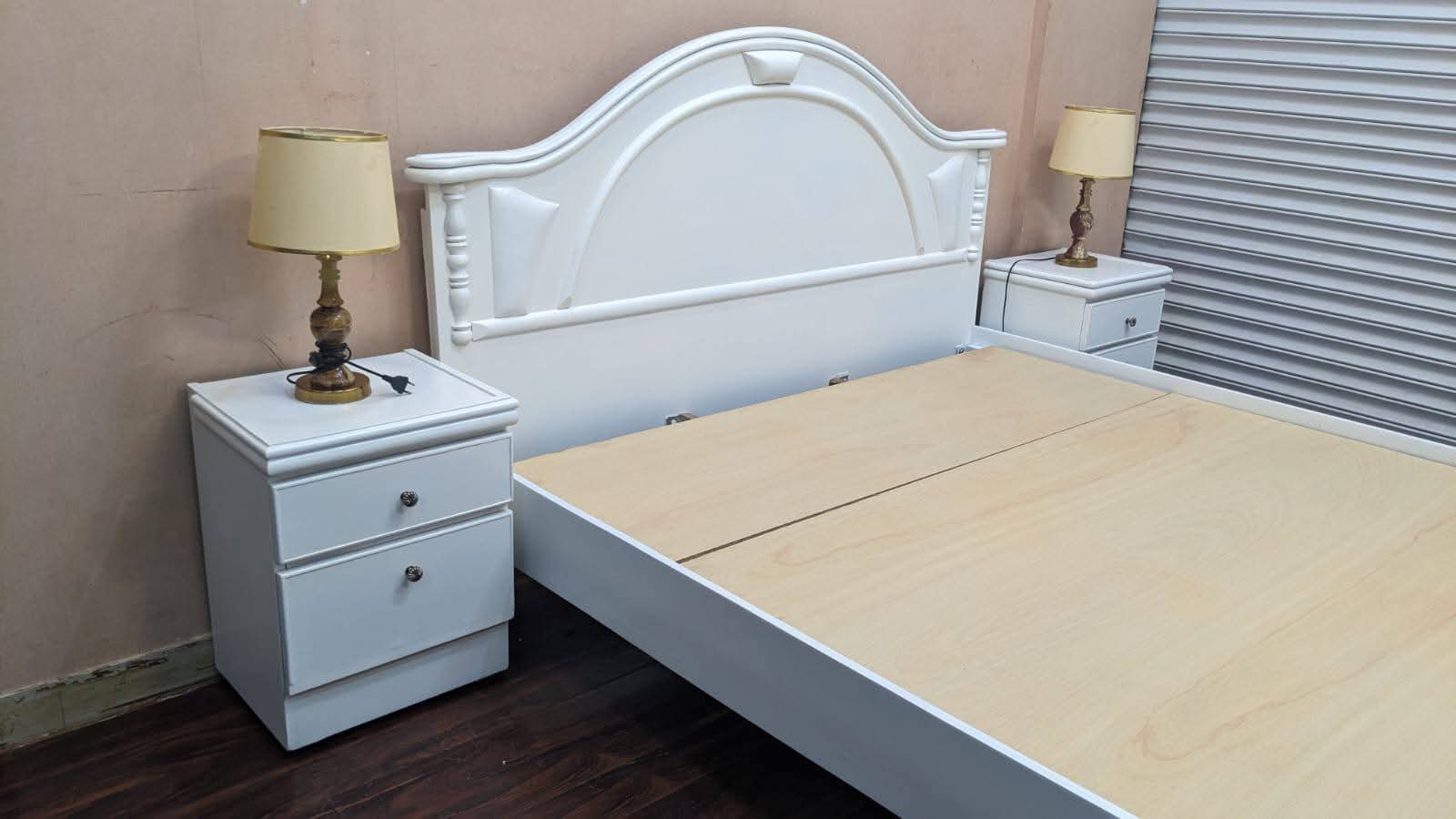 King Size Bed With 2 Side Tables