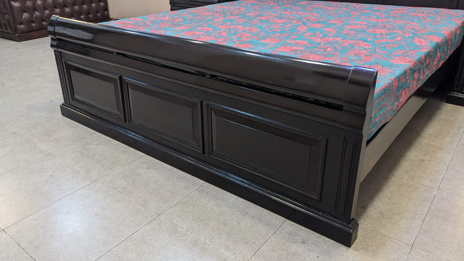 King Size Bed With 2 Side Tables and Dressing Table