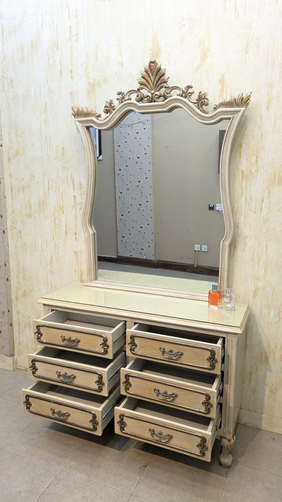 Elegant Design King Size Bed Set